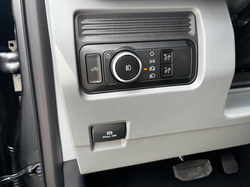 Ford Super Duty F-250 SRW Vehicle Image 10