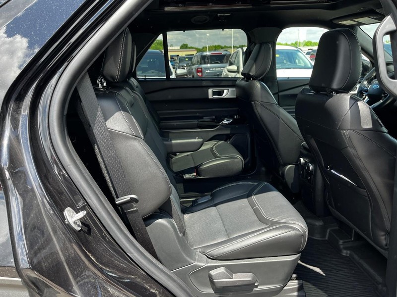 Ford Explorer Vehicle Image 10