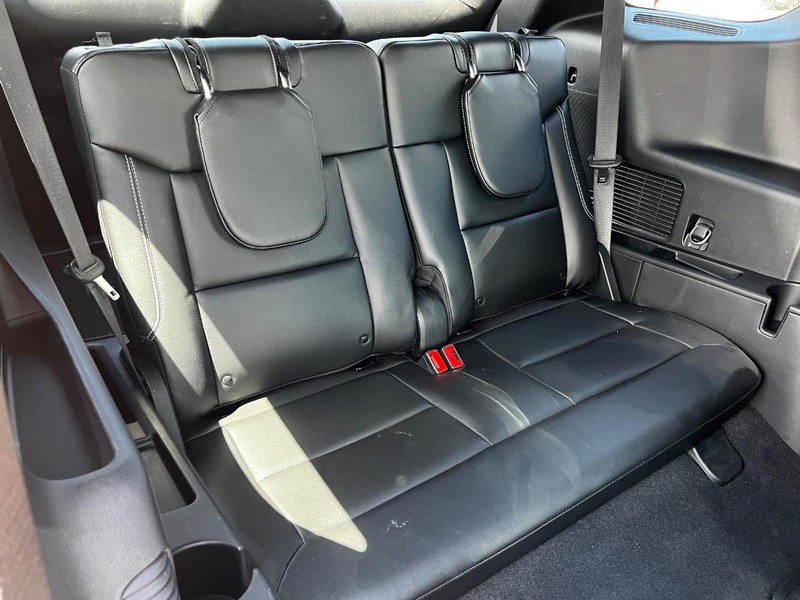 Ford Explorer Vehicle Image 11