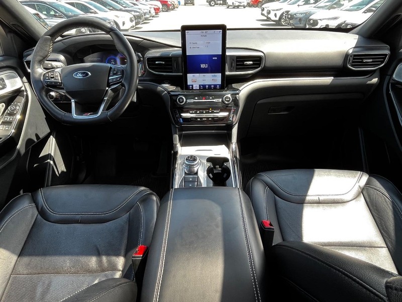 Ford Explorer Vehicle Image 14