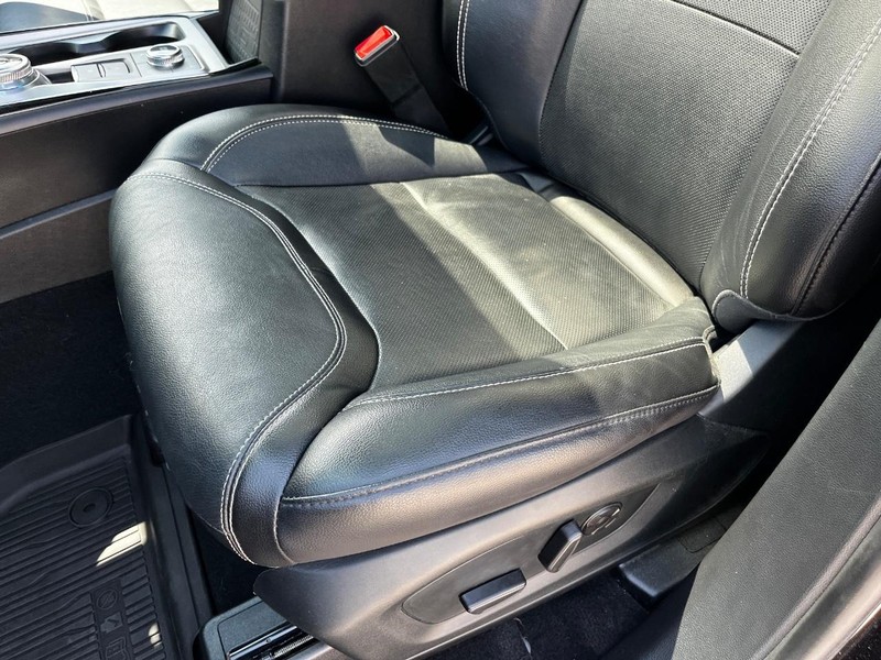 Ford Explorer Vehicle Image 18
