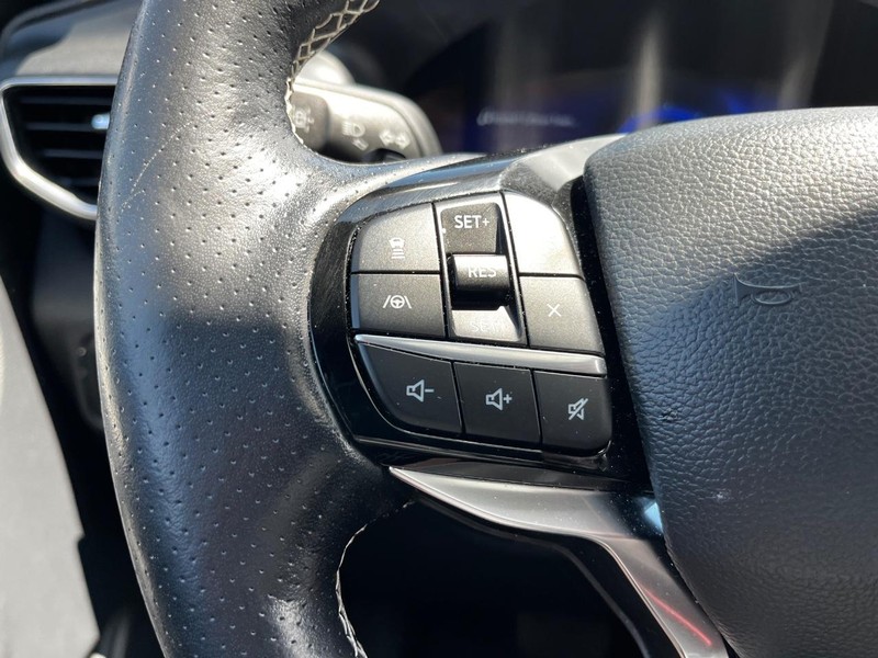 Ford Explorer Vehicle Image 19
