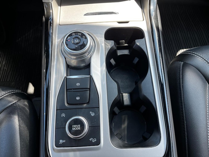 Ford Explorer Vehicle Image 22