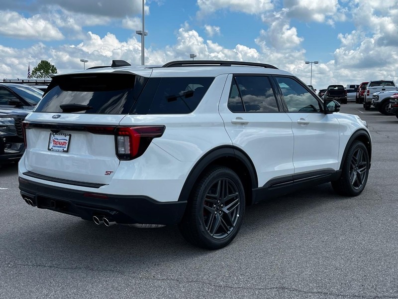 Ford Explorer Vehicle Image 03