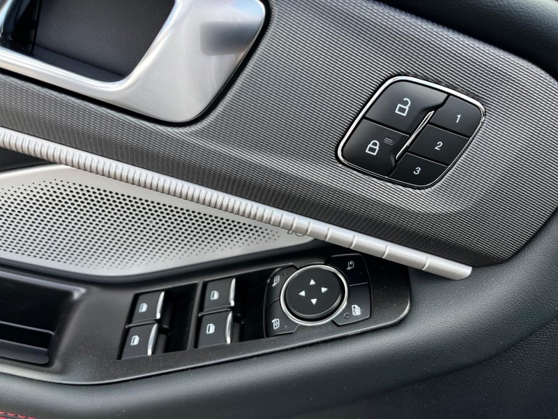 Ford Explorer Vehicle Image 10