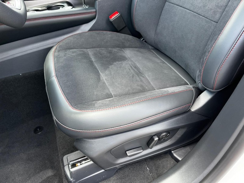 Ford Explorer Vehicle Image 11