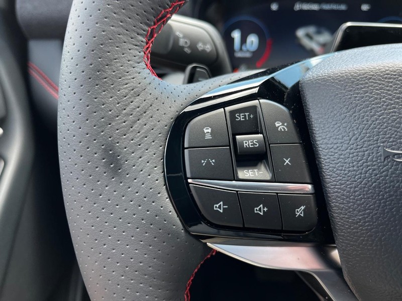 Ford Explorer Vehicle Image 12