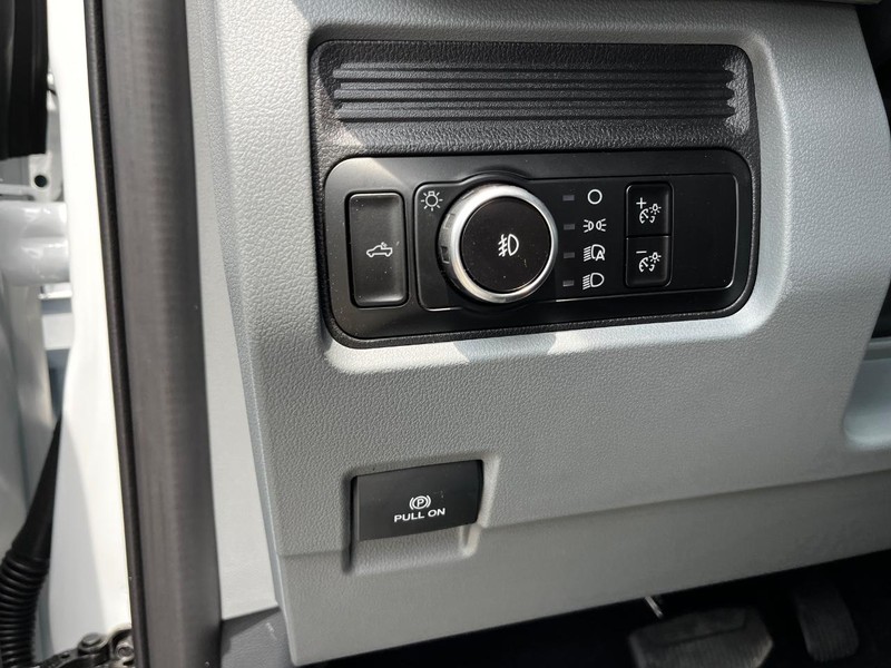 Ford Super Duty F-250 SRW Vehicle Image 10