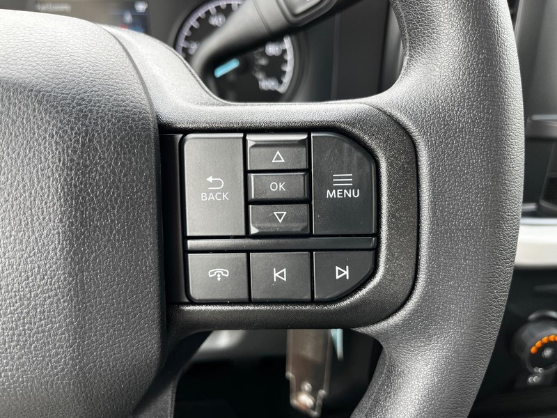 Ford Super Duty F-250 SRW Vehicle Image 12