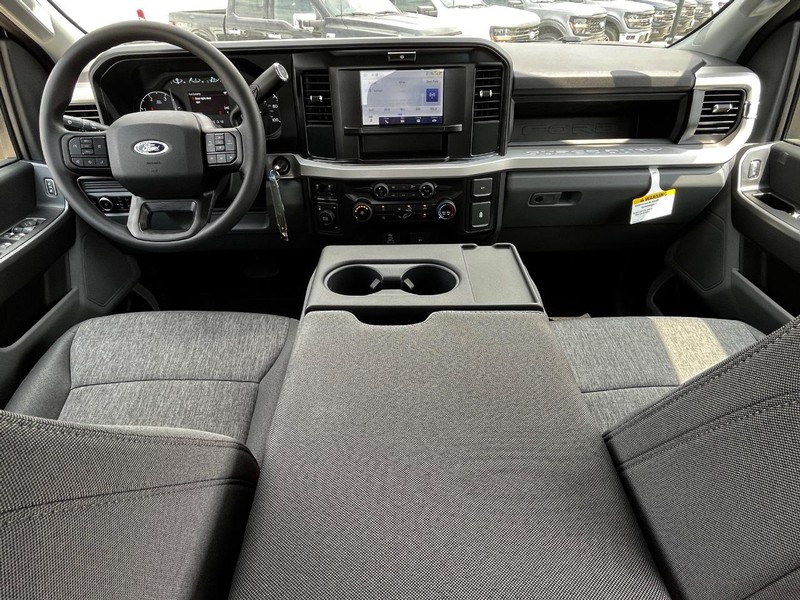 Ford Super Duty F-250 SRW Vehicle Image 05