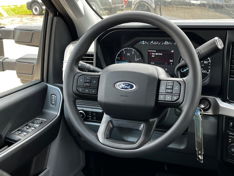 Ford Super Duty F-250 SRW Vehicle Image 06