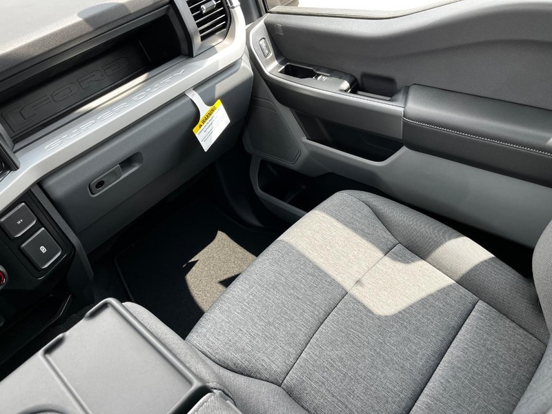 Ford Super Duty F-250 SRW Vehicle Image 07