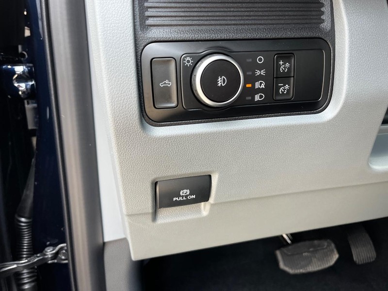 Ford Super Duty F-250 SRW Vehicle Image 10