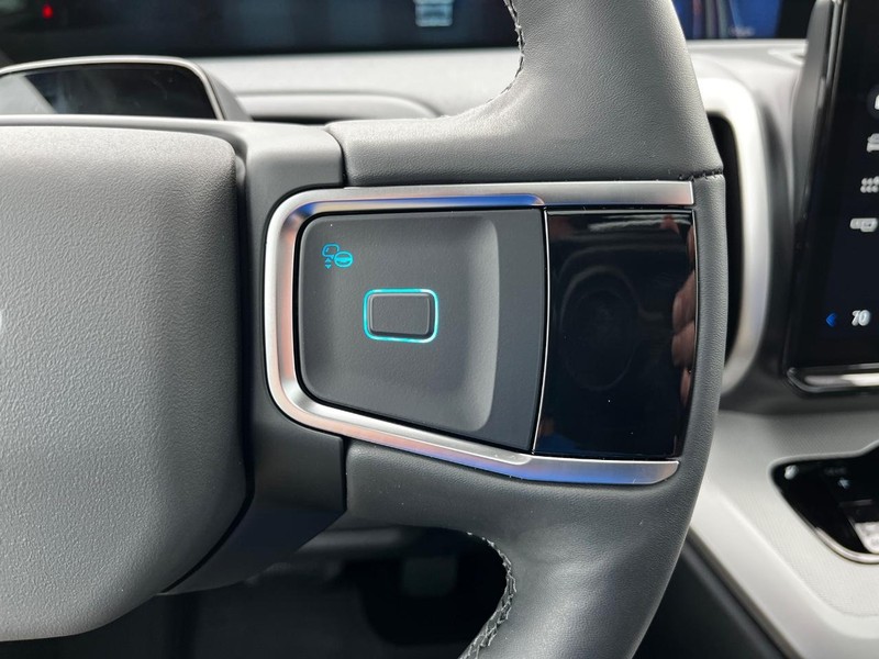 Ford Expedition Max Vehicle Image 16