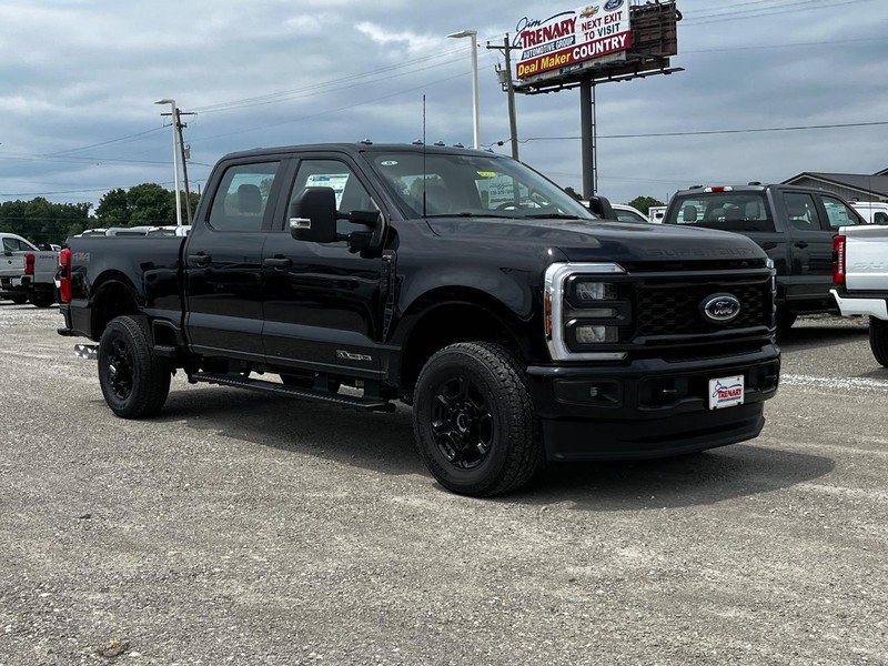 Ford Super Duty F-250 SRW Vehicle Image 02