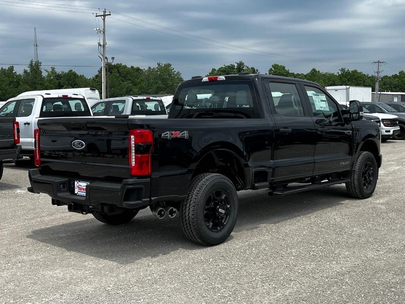 Ford Super Duty F-250 SRW Vehicle Image 03