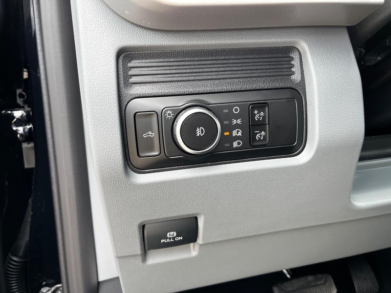 Ford Super Duty F-250 SRW Vehicle Image 10