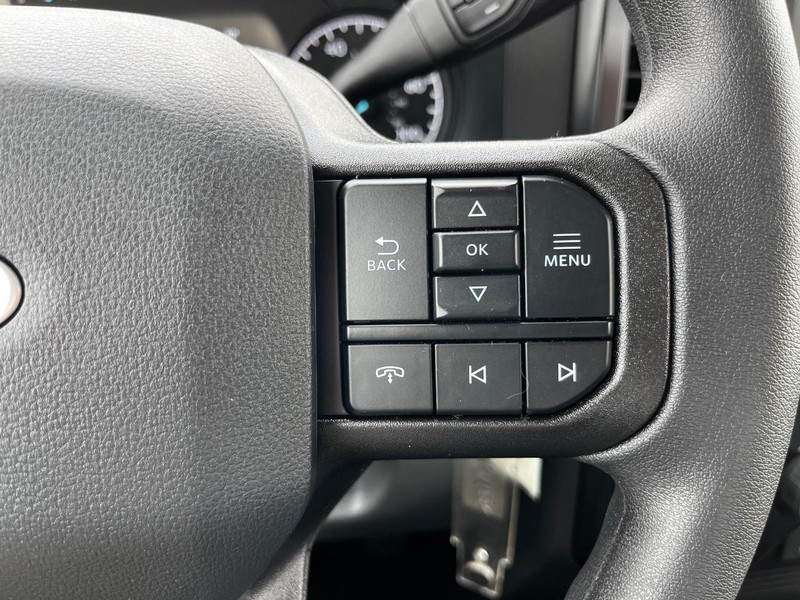 Ford Super Duty F-250 SRW Vehicle Image 12