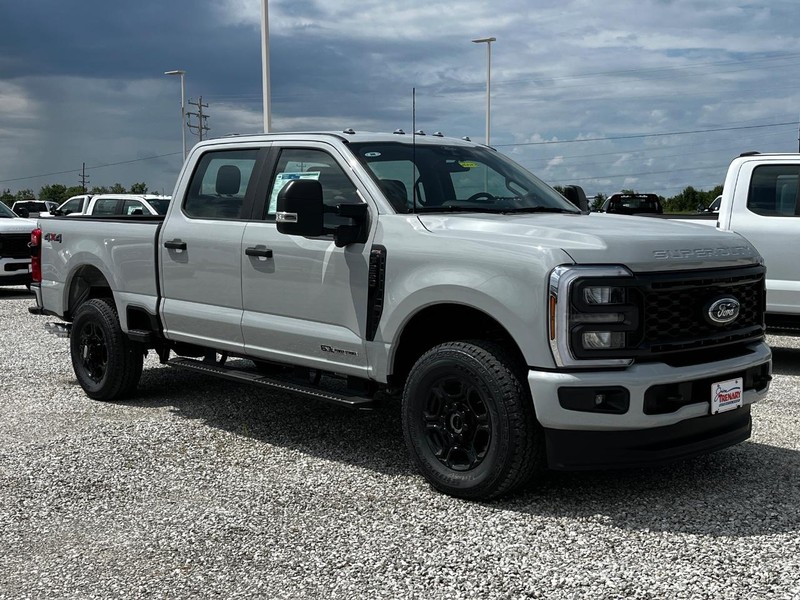 Ford Super Duty F-250 SRW Vehicle Image 02