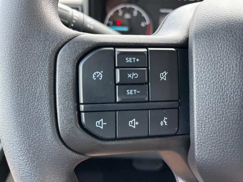 Ford Super Duty F-250 SRW Vehicle Image 11