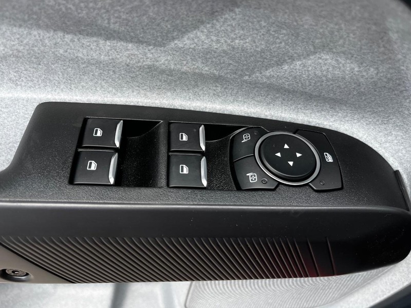Ford Maverick Vehicle Image 08