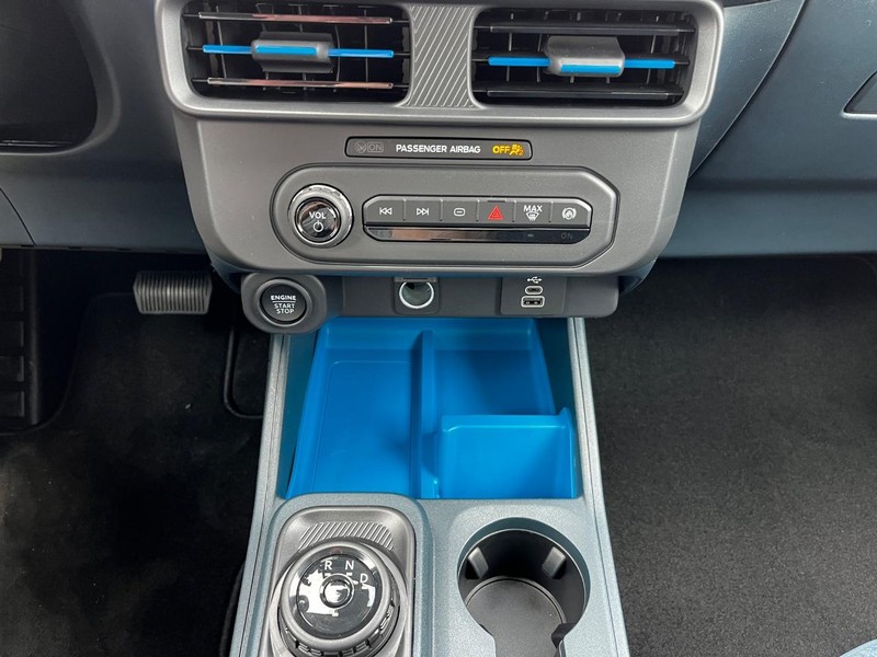Ford Maverick Vehicle Image 13
