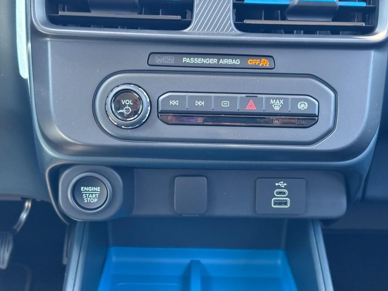 Ford Maverick Vehicle Image 09