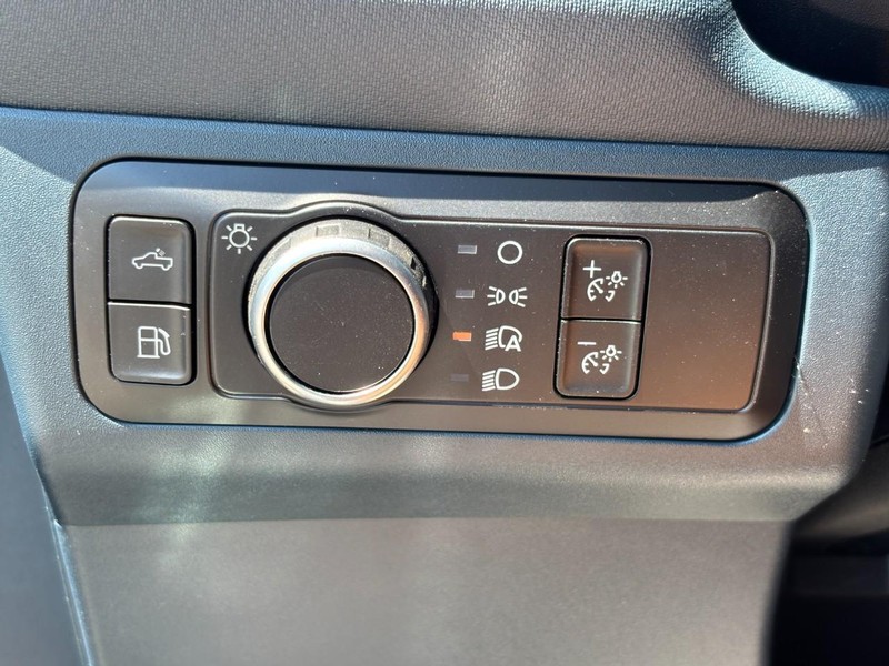 Ford Maverick Vehicle Image 11