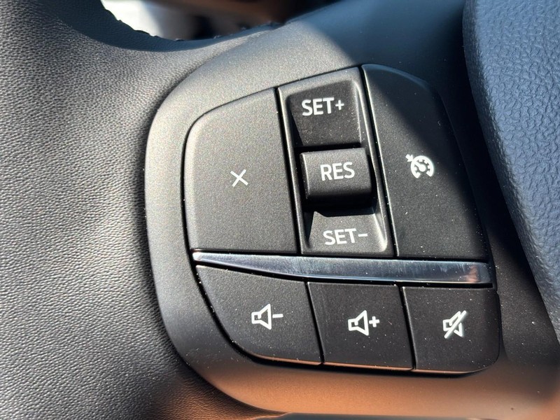 Ford Maverick Vehicle Image 12