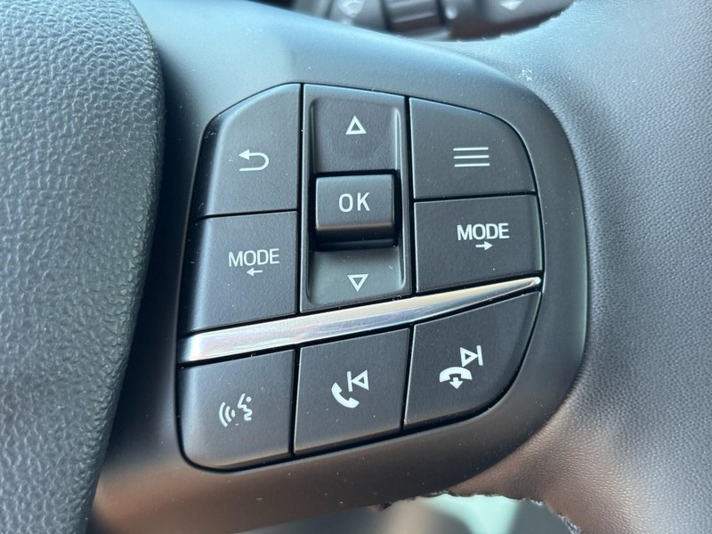 Ford Maverick Vehicle Image 13