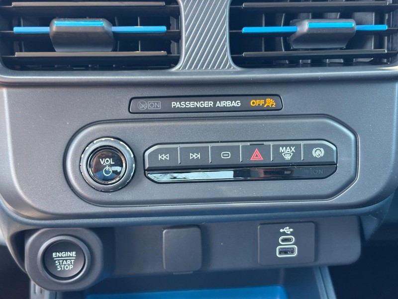 Ford Maverick Vehicle Image 17