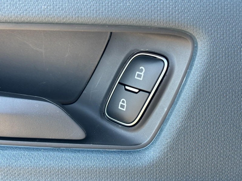 Ford Maverick Vehicle Image 19