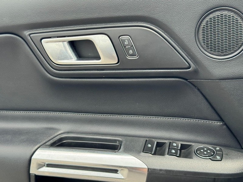 Ford Mustang Vehicle Image 22