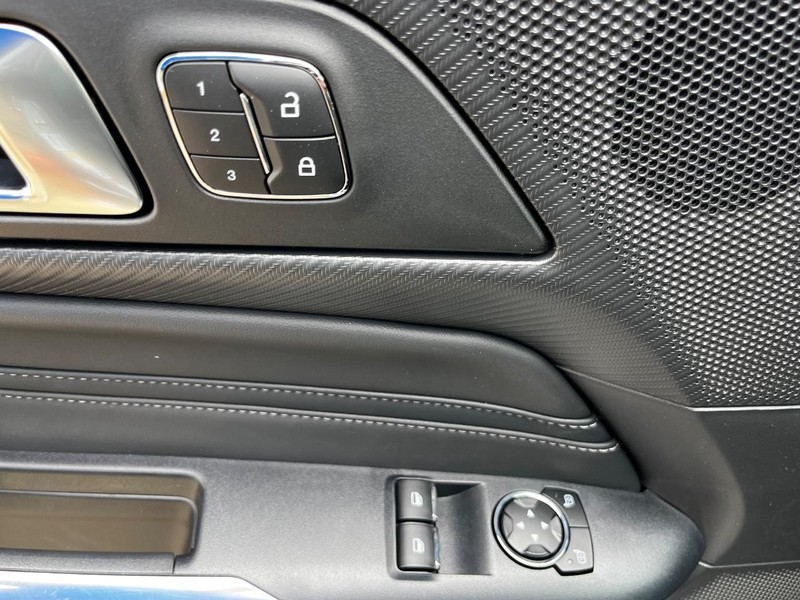 Ford Mustang Vehicle Image 04