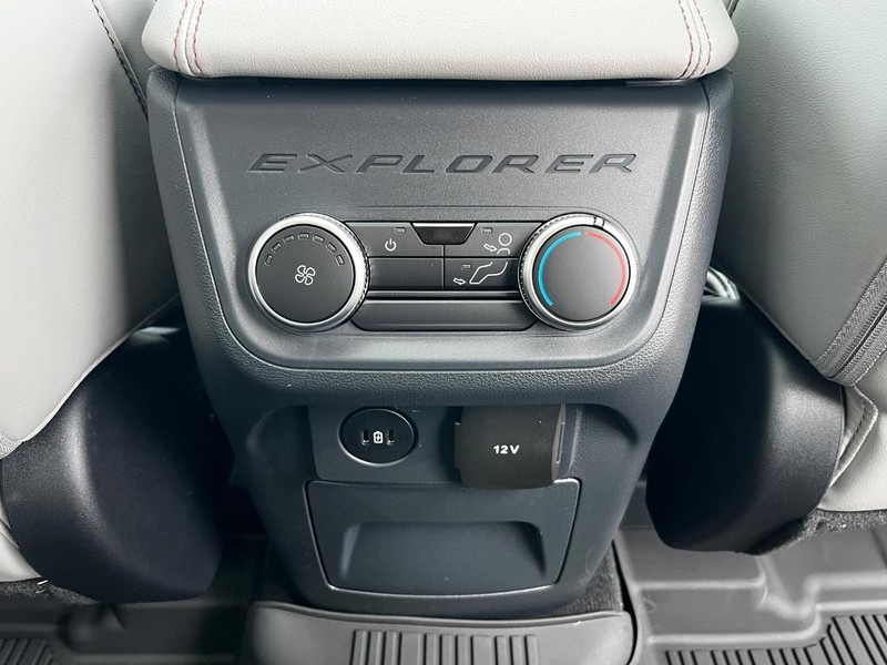Ford Explorer Vehicle Image 06