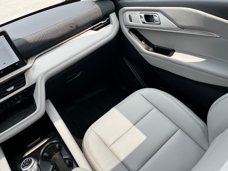 Ford Explorer Vehicle Image 10
