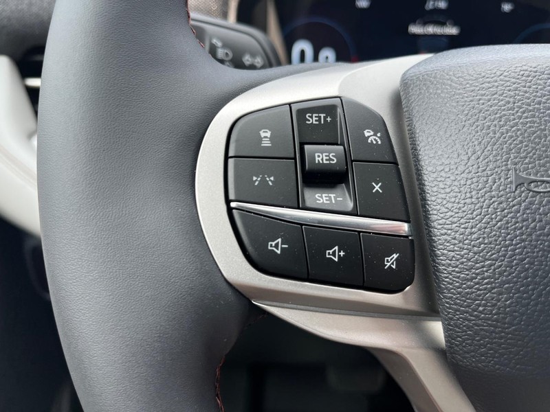 Ford Explorer Vehicle Image 13