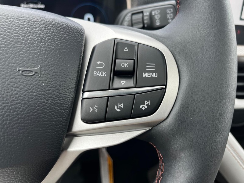 Ford Explorer Vehicle Image 14