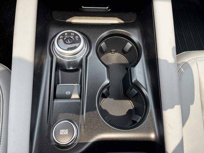 Ford Explorer Vehicle Image 16