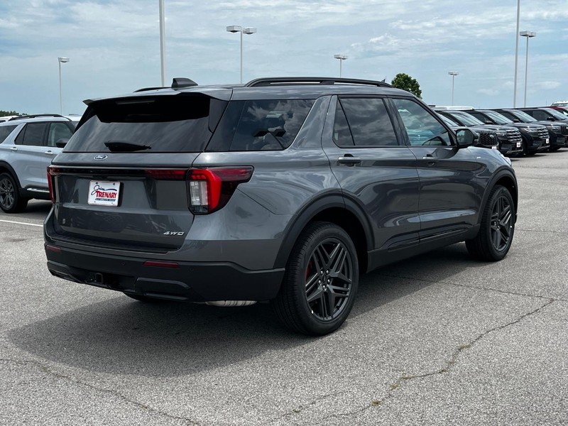 Ford Explorer Vehicle Image 03