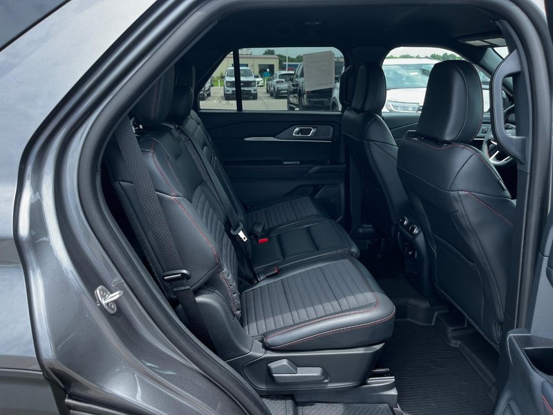 Ford Explorer Vehicle Image 04