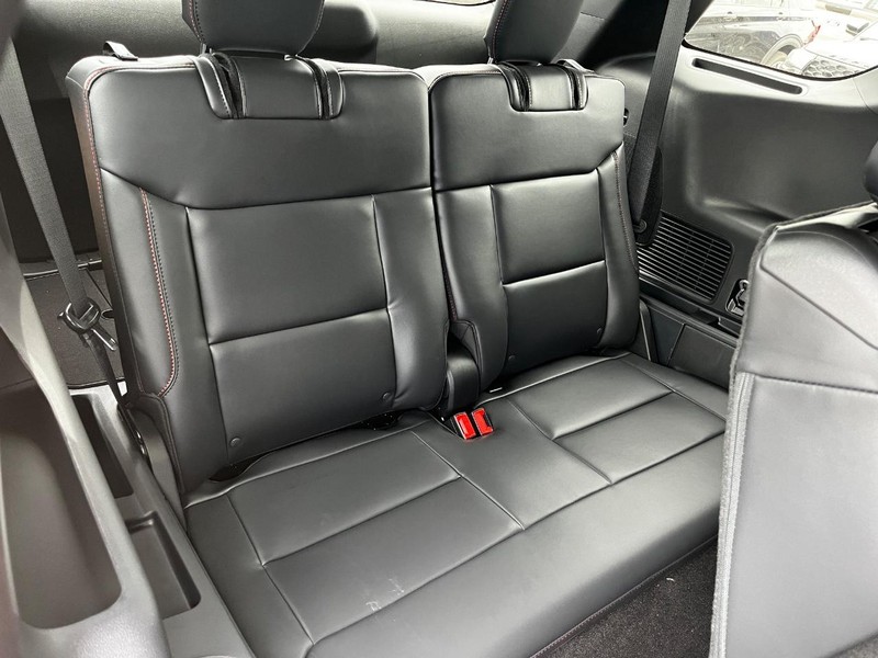 Ford Explorer Vehicle Image 05
