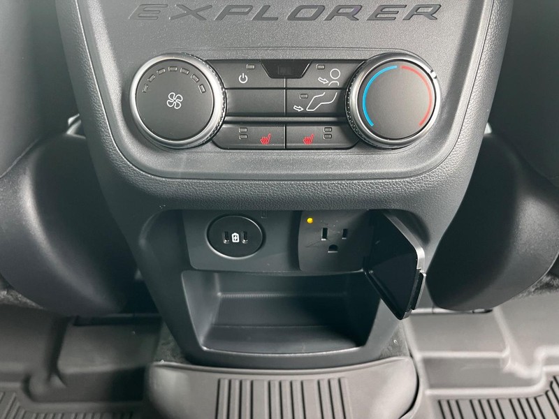 Ford Explorer Vehicle Image 06