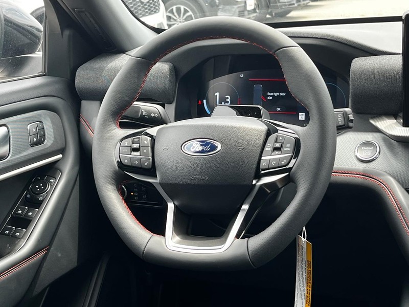 Ford Explorer Vehicle Image 08