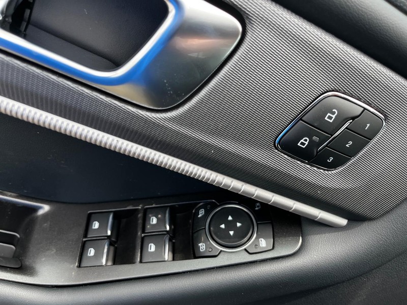 Ford Explorer Vehicle Image 10