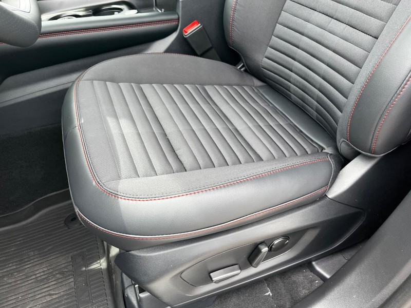 Ford Explorer Vehicle Image 11
