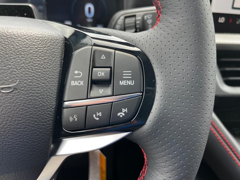Ford Explorer Vehicle Image 13