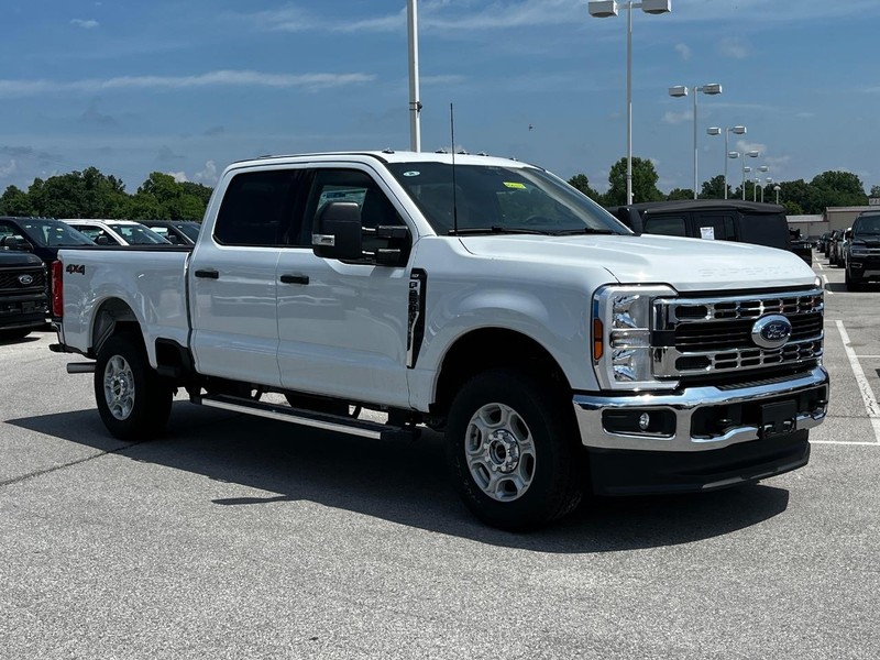Ford Super Duty F-250 SRW Vehicle Image 02