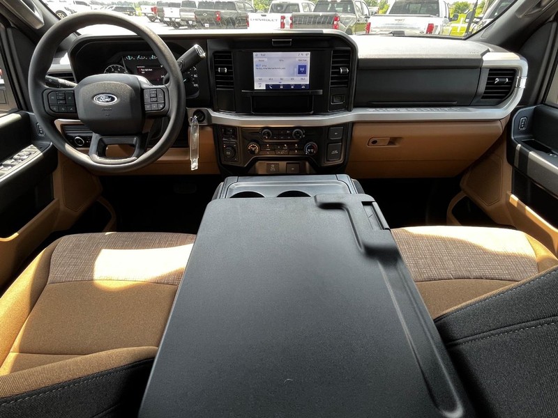 Ford Super Duty F-250 SRW Vehicle Image 05