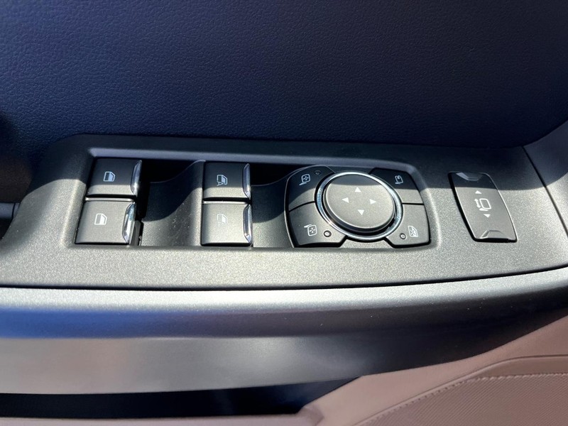Ford Super Duty F-250 SRW Vehicle Image 08